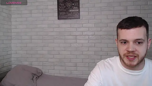 Fuckyoursecretary69 网络视讯表演