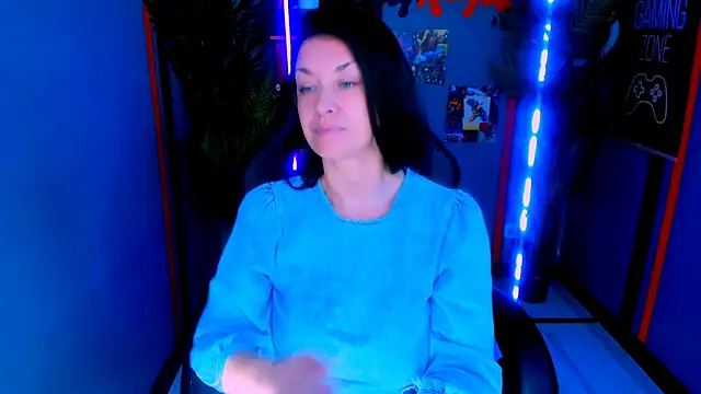 AnaMills Adlı Modelin Canlı XXX Sohbeti