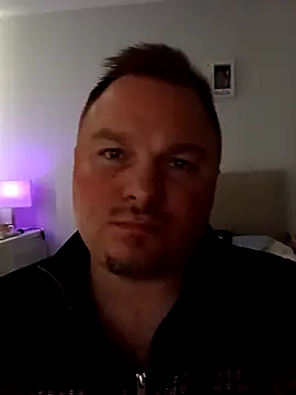 Show modela JayGirthy36 na web-kameri