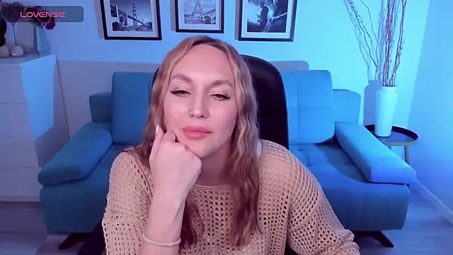 EvieMagical's Live XXX Chat