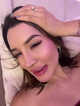 Bella-taylorr Adlı Modelin Canlı XXX Sohbeti