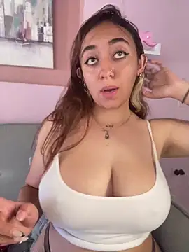 Im_Luuu élő XXX-chatje