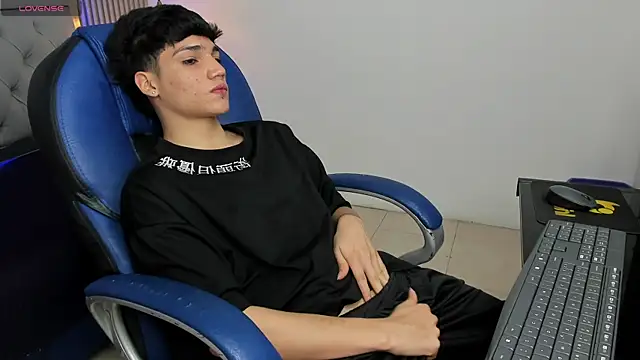 SamBlack_ Show in webcam