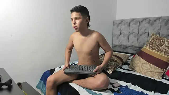 Вебкам-шоу maykyboyx