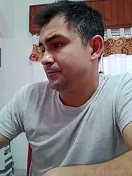 Bradd_32 Show in webcam