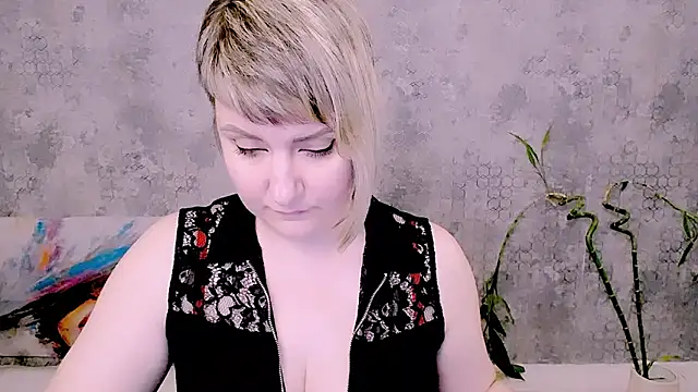 Djullia Chat XXX live