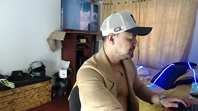 AlejoMoretti webcam show