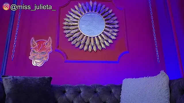 Онлайн чат XXX Julieta_Russell