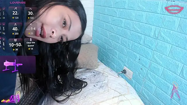 LITTLE-NESSA webcam show