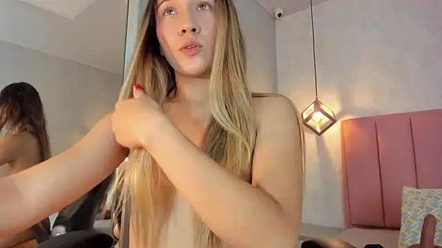 Chat +18 de SUNNYCYRUS ao vivo