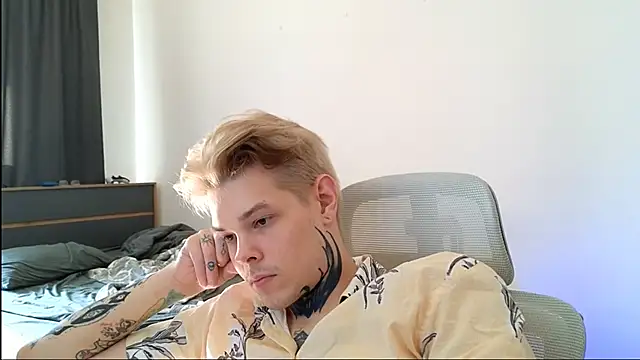 DENIS_HERE Pertunjukan Webcam