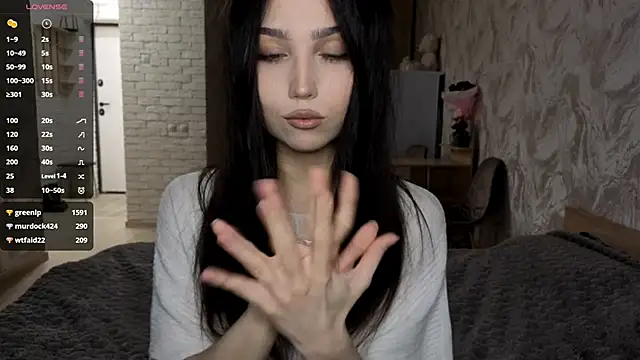 Qwami_Amie Chat XXX in diretta