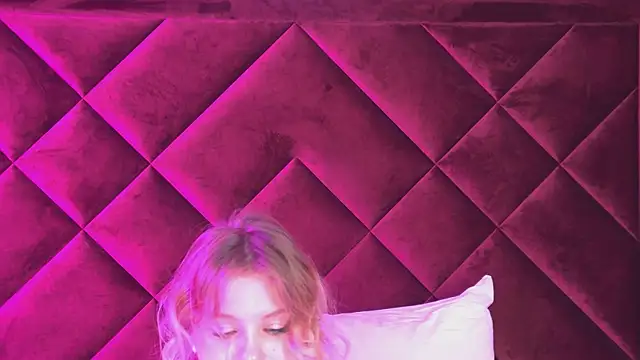 Chat XXX ao vivo de CaitlinSugar