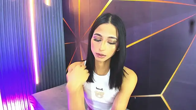 Miss_Isa_ Show in webcam