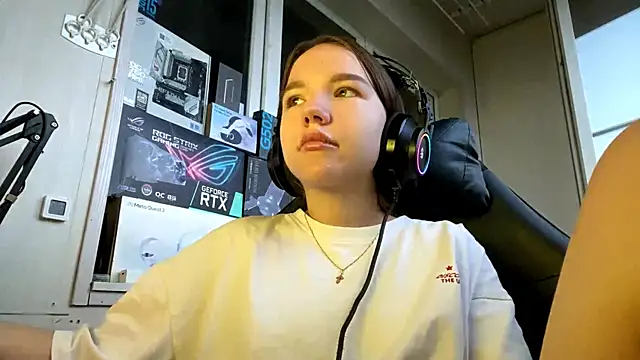 FewerCadre's Live XXX Chat