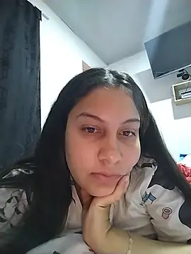 Chat +18 de esmeralda_jadees ao vivo