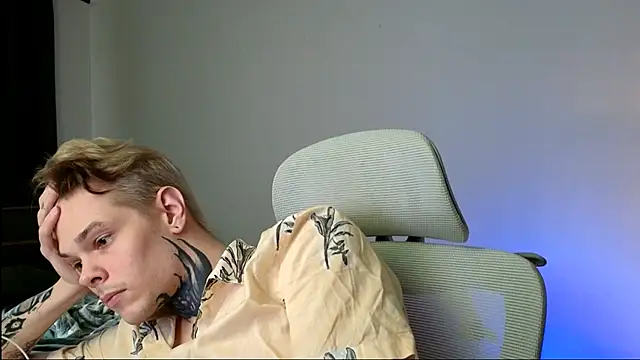 DENIS_HERE Pertunjukan Webcam