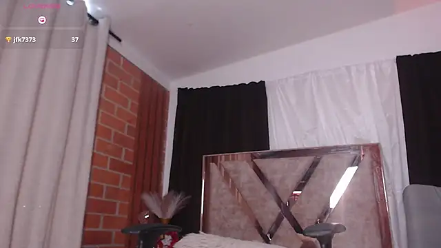 AGATHAA_WHITE's Live XXX Chat
