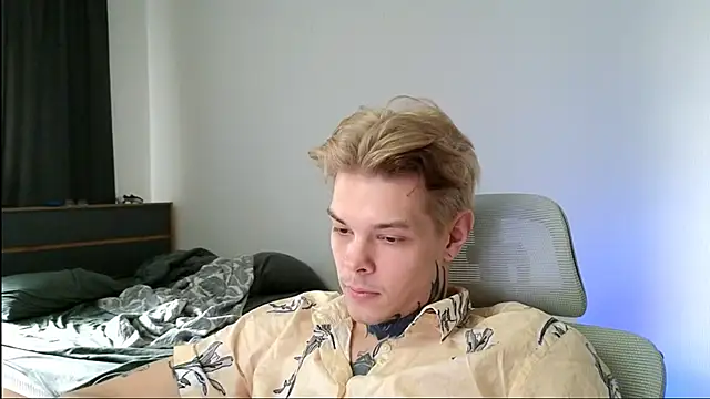 DENIS_HERE webkamerás műsora