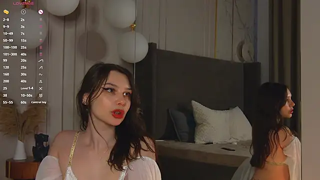 ReginaRobinson Adlı Modelin Canlı XXX Sohbeti