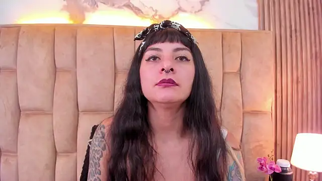 Naughty_Kittenm Adlı Modelin Canlı XXX Sohbeti