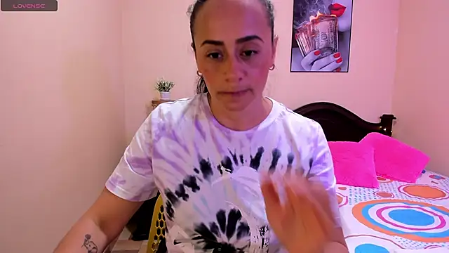sara_florez12 Adlı Modelin Canlı XXX Sohbeti