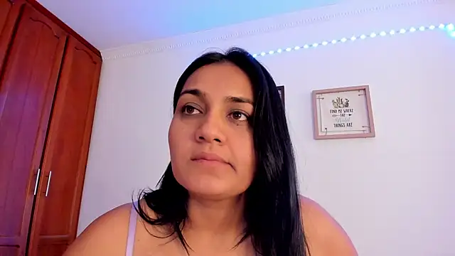 Chatroom XXX en direct de selena_jhonson
