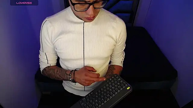 Show modela Nickk_21_ na web-kameri