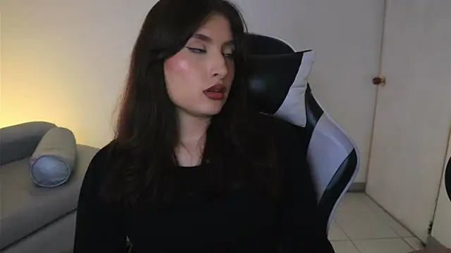Daisha_Riley Adlı Modelin Canlı XXX Sohbeti