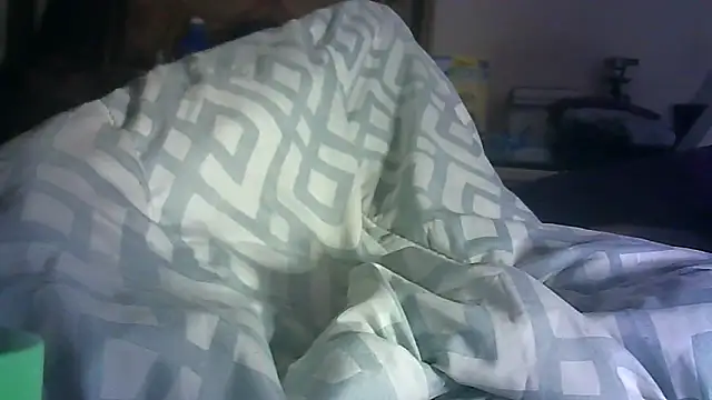 _P3RKY_IMMORTAL3_FIR3_ élő XXX-chatje