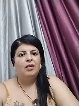 Show de Jann_Riya333 na webcam