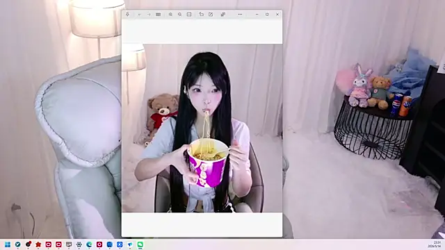 Zoe-001's Webcam Show