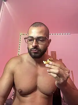 magnumchris Adlı Modelin Canlı XXX Sohbeti