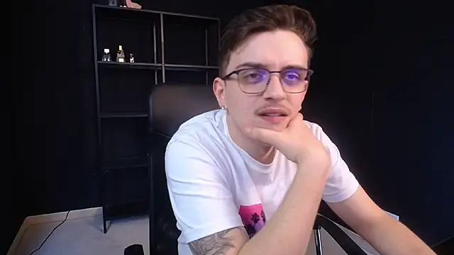 Chat +18 de FelixStarkk ao vivo