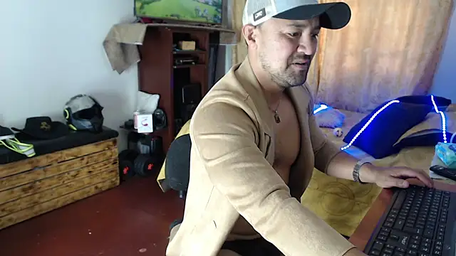 AlejoMoretti webcam show