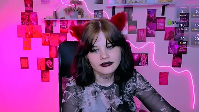 nikki_kiss_ Adlı Modelin Canlı XXX Sohbeti