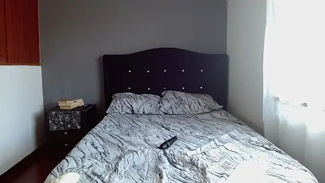Emilia_1995's Live XXX Chat