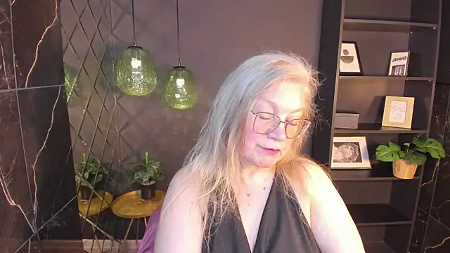 Chat +18 de NataliMellow ao vivo