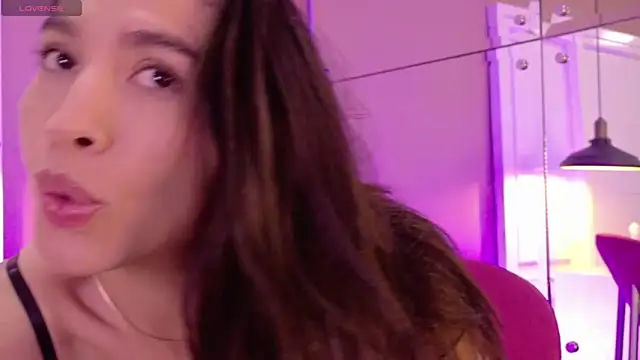 Chat +18 de JuliaaVega ao vivo