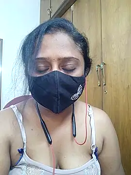 sexynayan23 Show in webcam