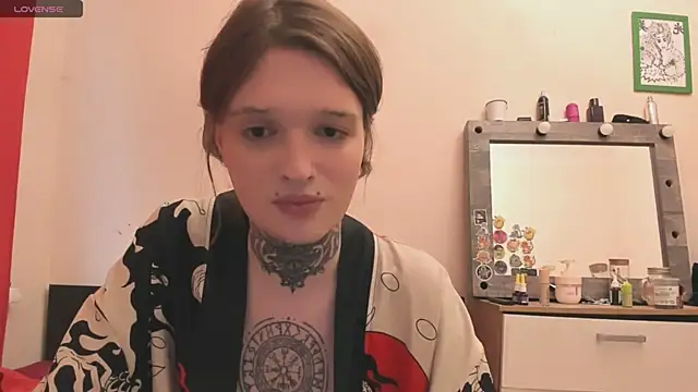 Chatroom XXX en direct de Simona_Rain