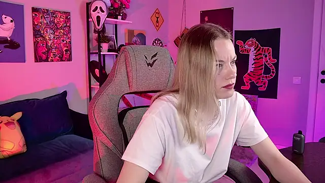 VireliaMoonfall's Live XXX Chat