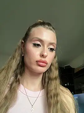 Sweet__Milly Adlı Modelin Canlı XXX Sohbeti
