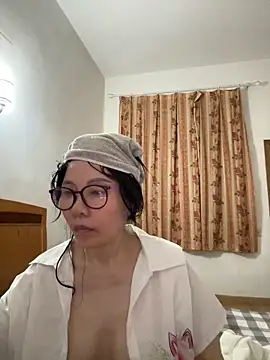 xiiuuff18 Chat XXX live