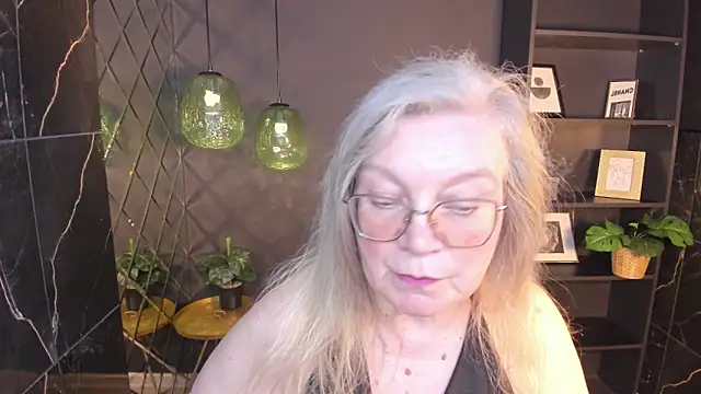 NataliMellow Adlı Modelin Canlı XXX Sohbeti