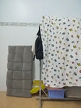Kiet_Mot_Minh_O_Nha Pertunjukan Webcam
