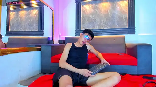 Yeff_26 élő XXX-chatje