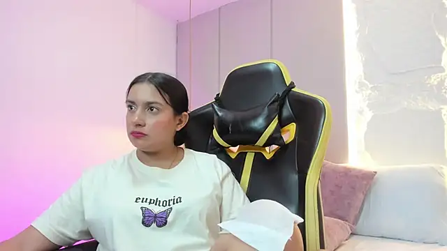 Chat +18 de kira_relish ao vivo