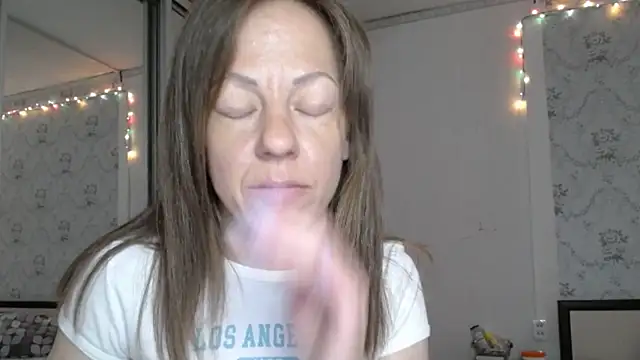 Chatroom XXX en direct de Popppka