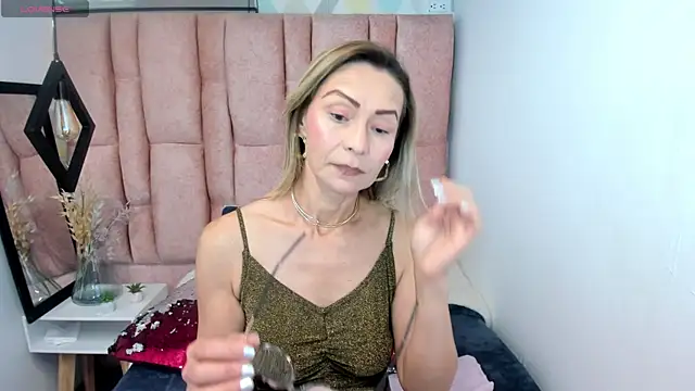 Chatroom XXX en direct de Issa_Milf__